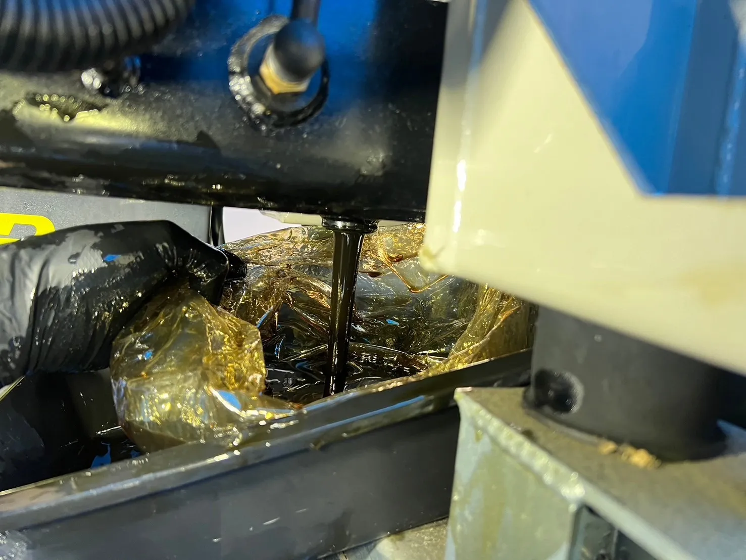 廃油の抜き取り