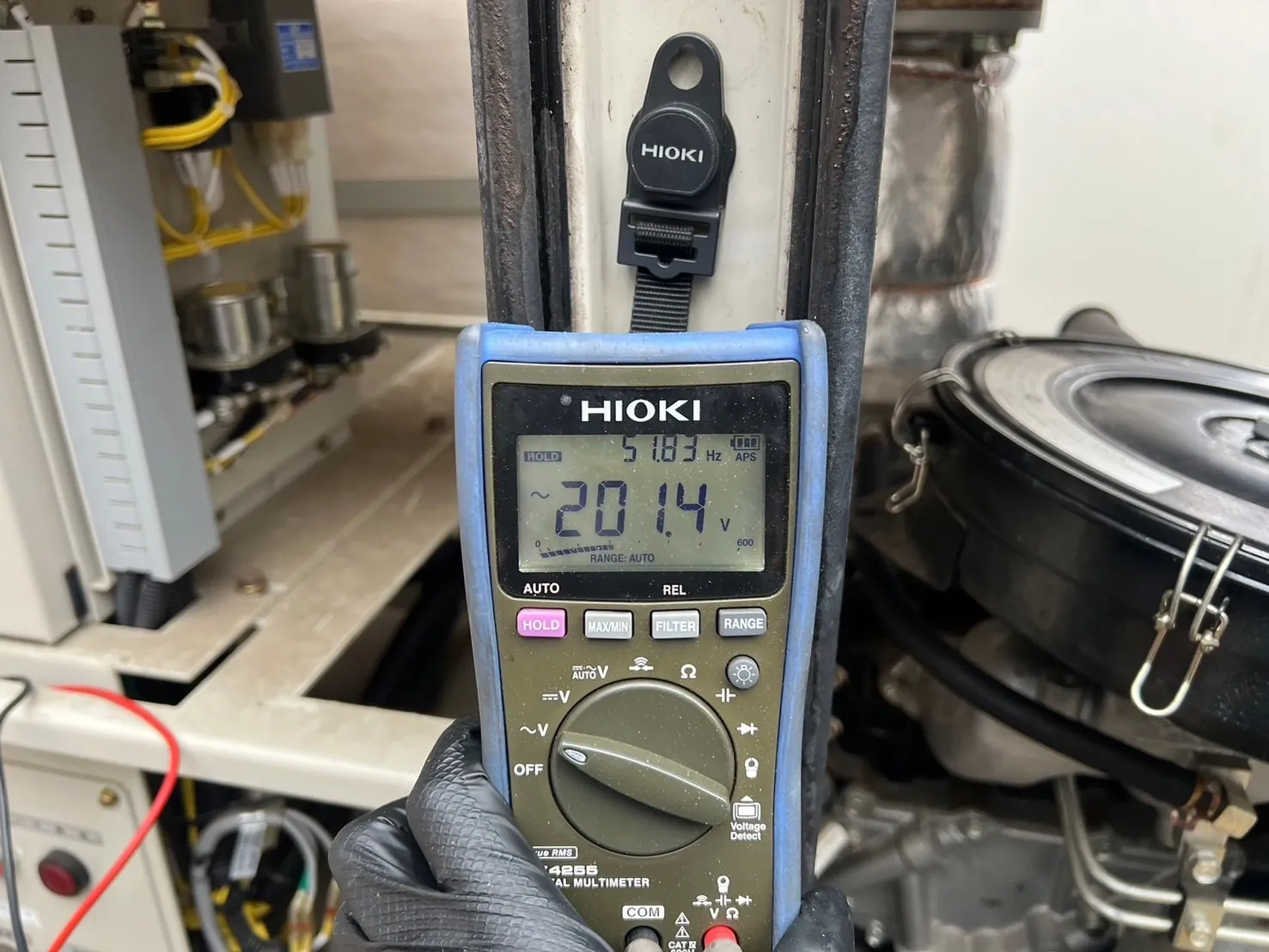 試運転時に発電電圧を確認