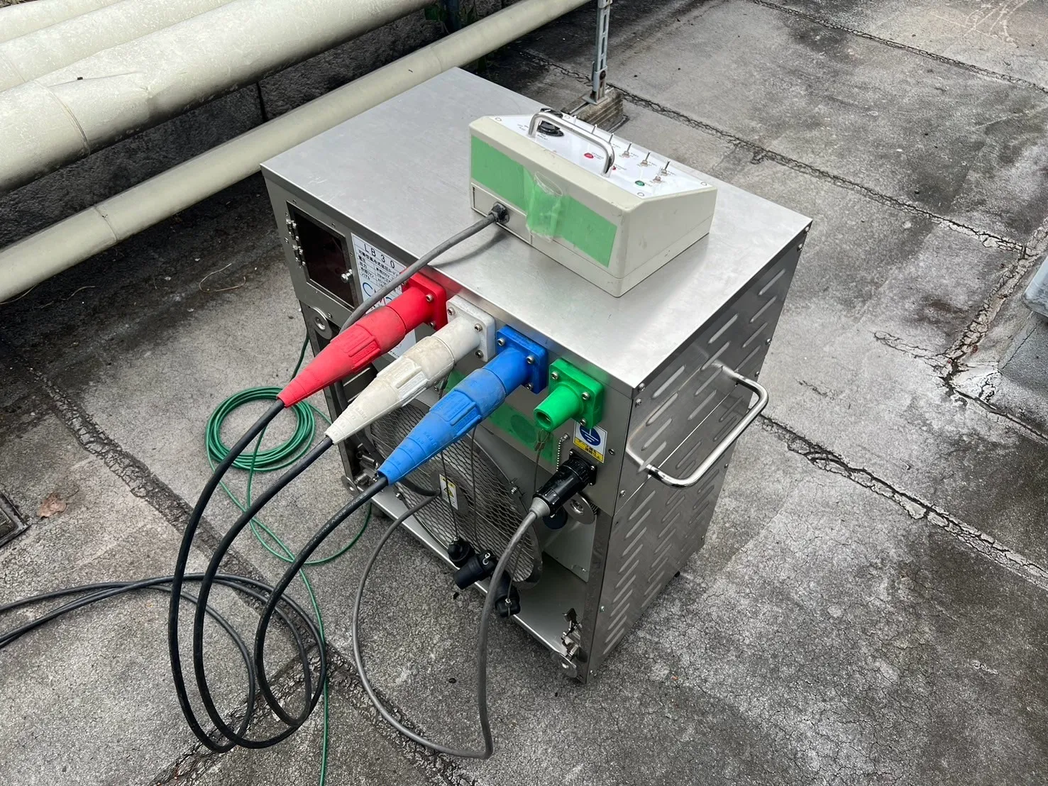 負荷試験で使用する試験機