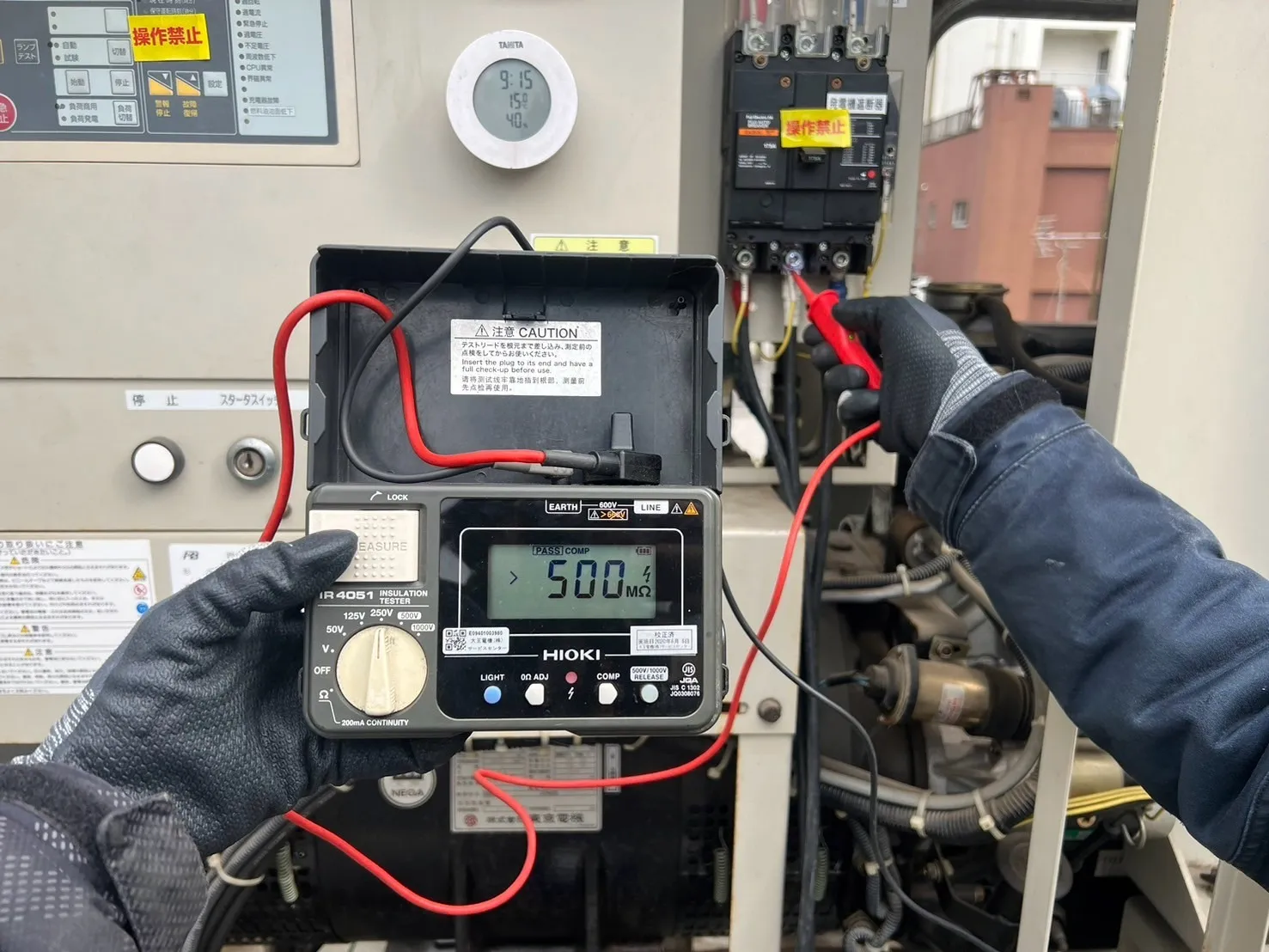 接続した仮設ケーブルの絶縁抵抗を測定