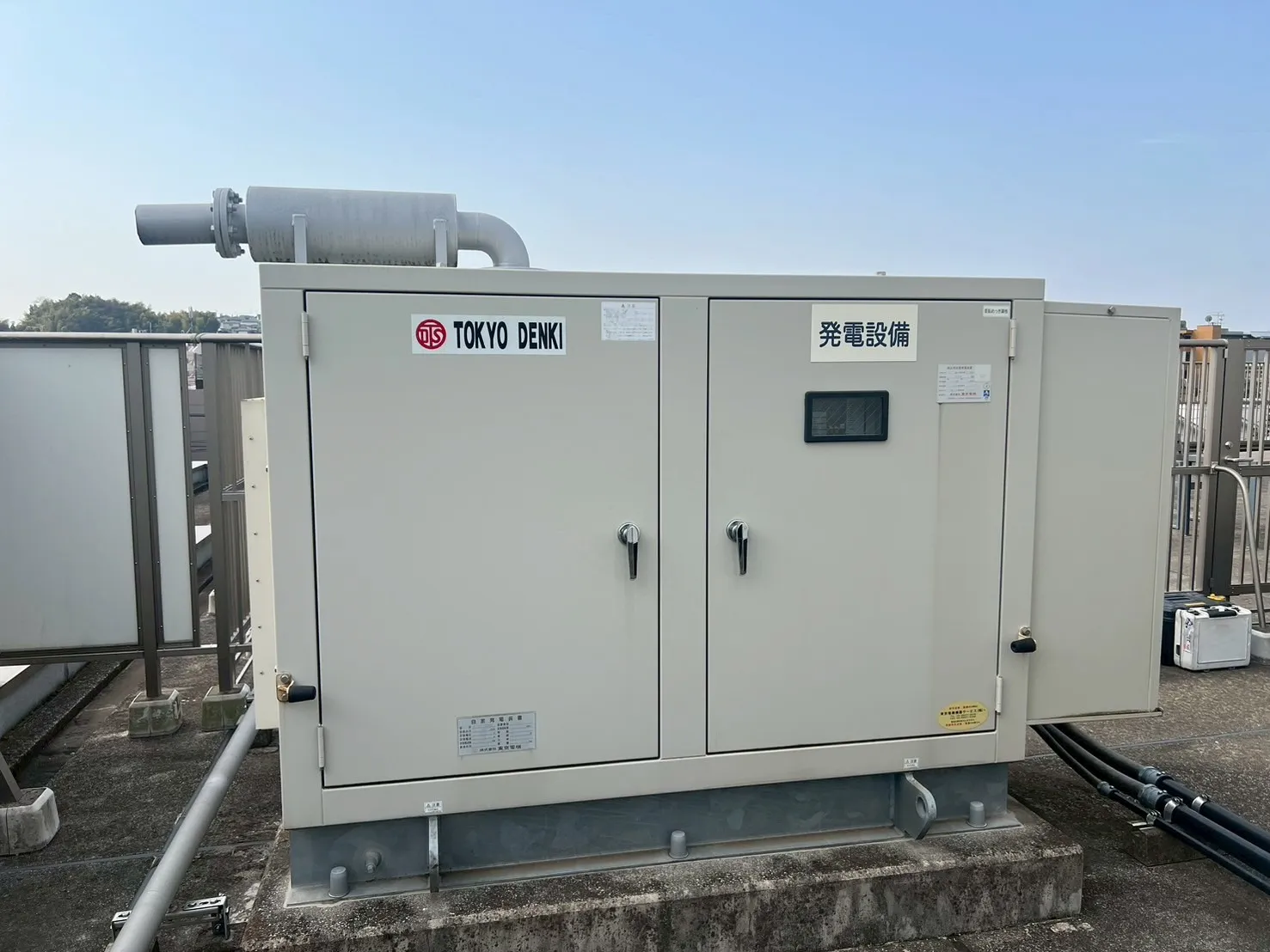 整備作業を行う発電機