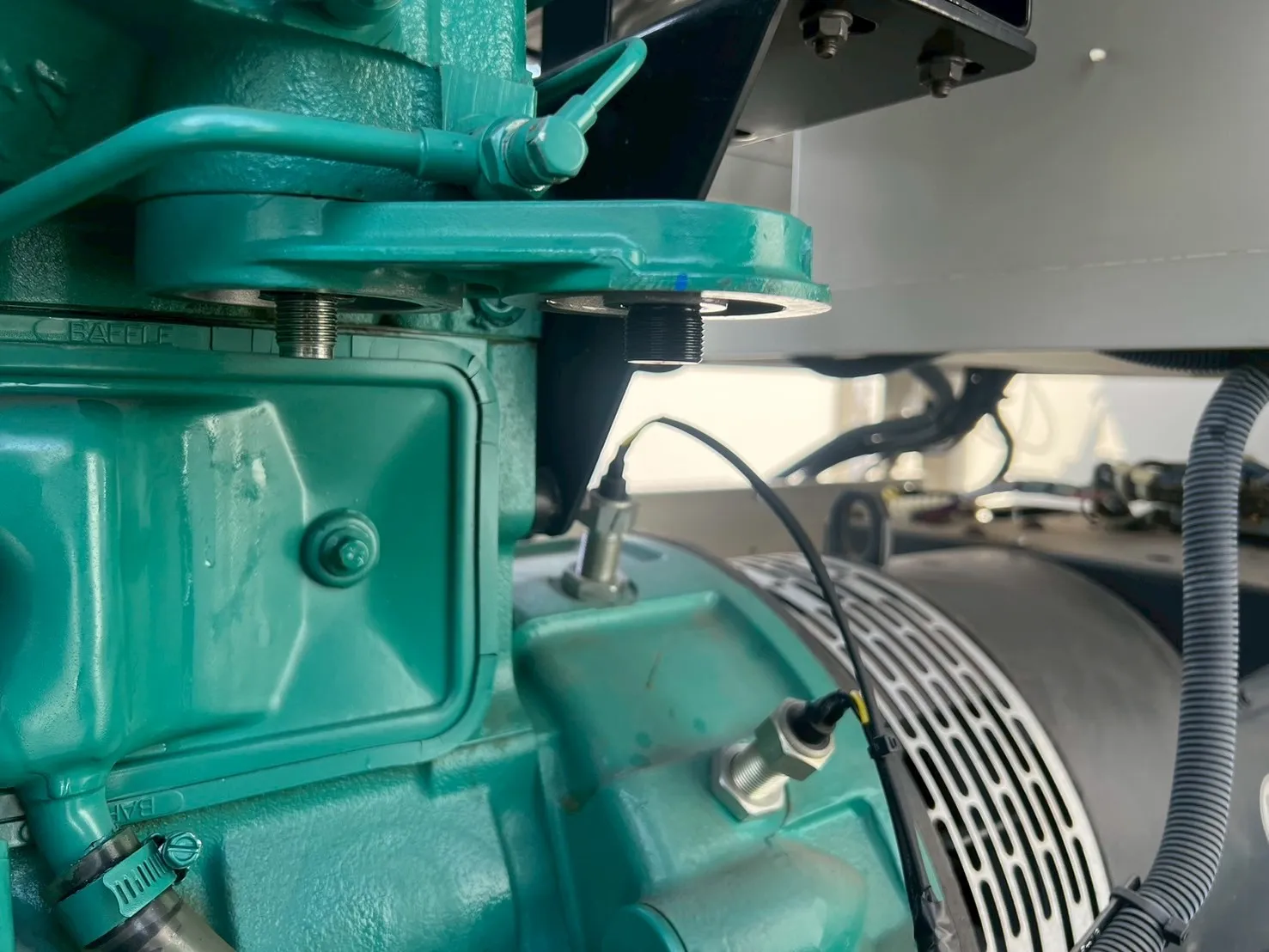 燃料フィルターと油水分離フィルターの取り外し