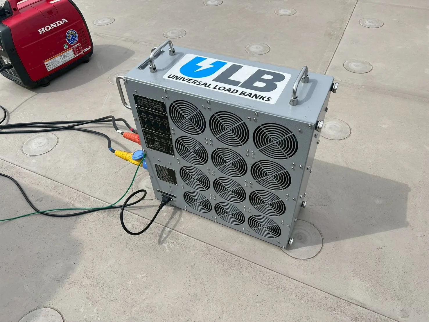 負荷試験で使用する試験機