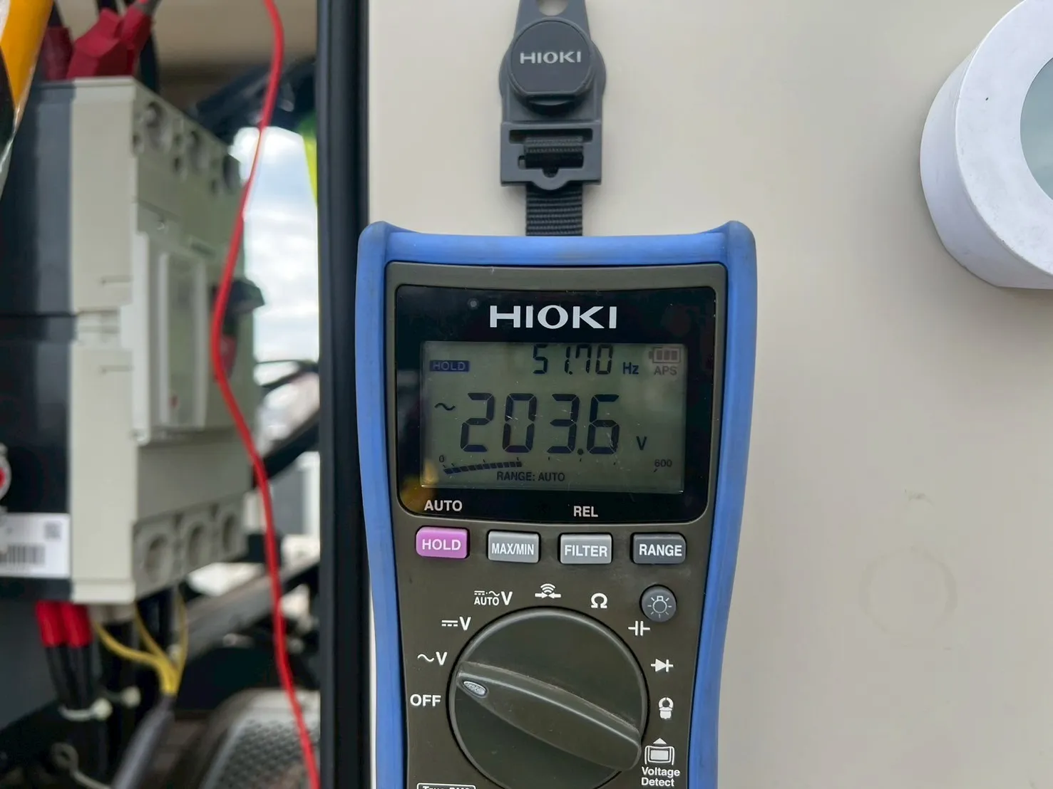 30%負荷をかけている際の電圧値と周波数