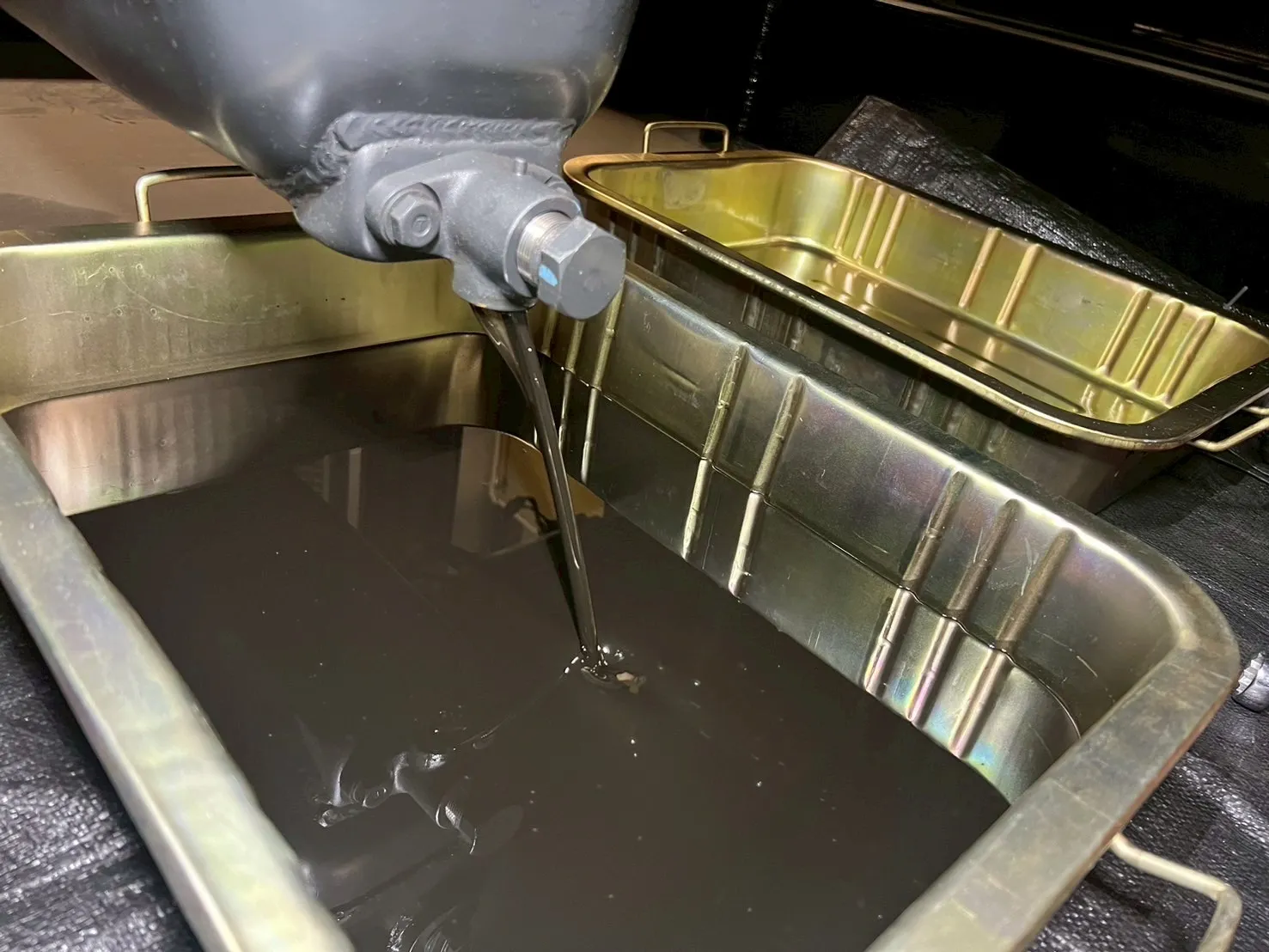 廃油の抜き取り