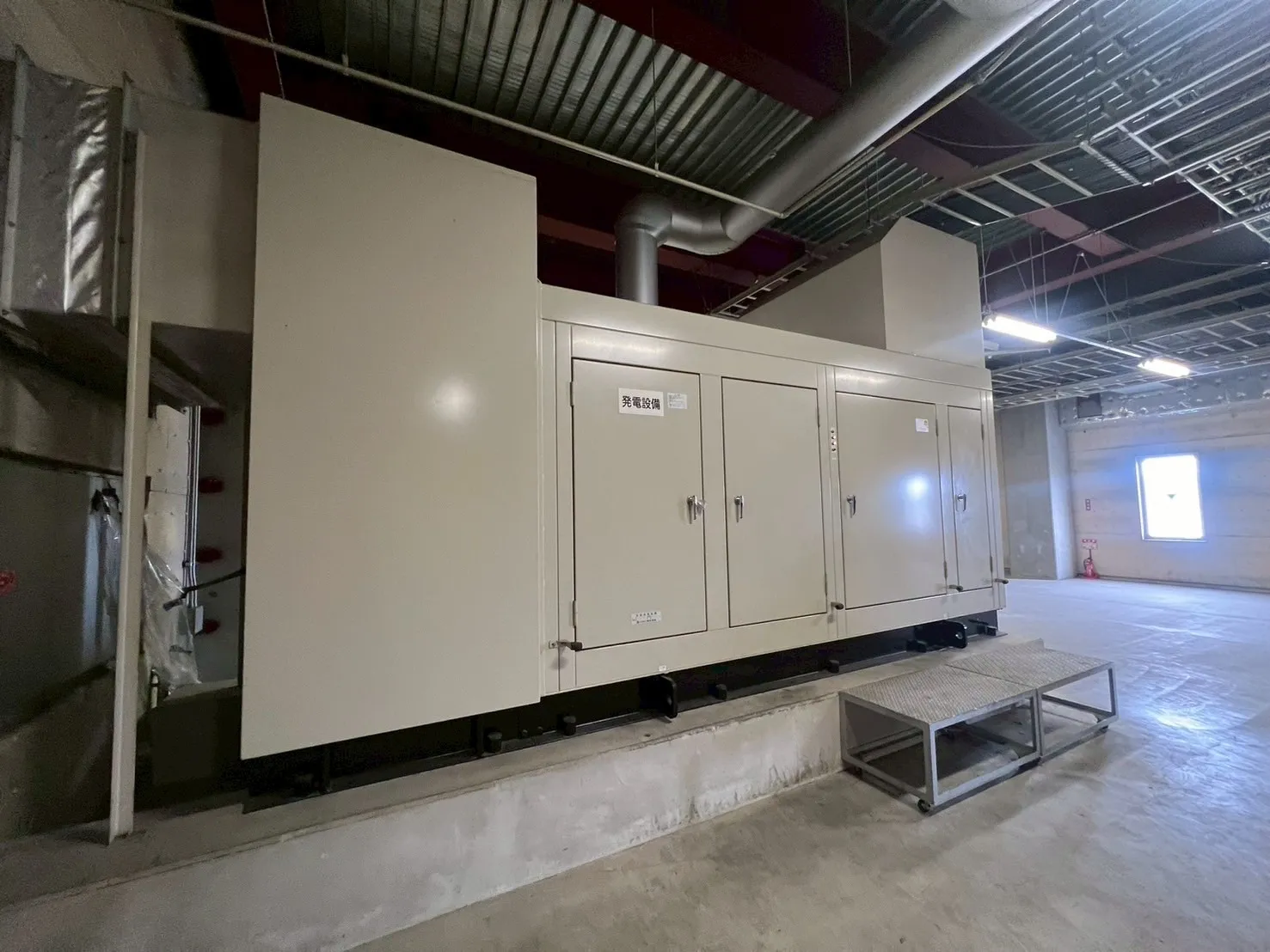 整備作業を行う発電機