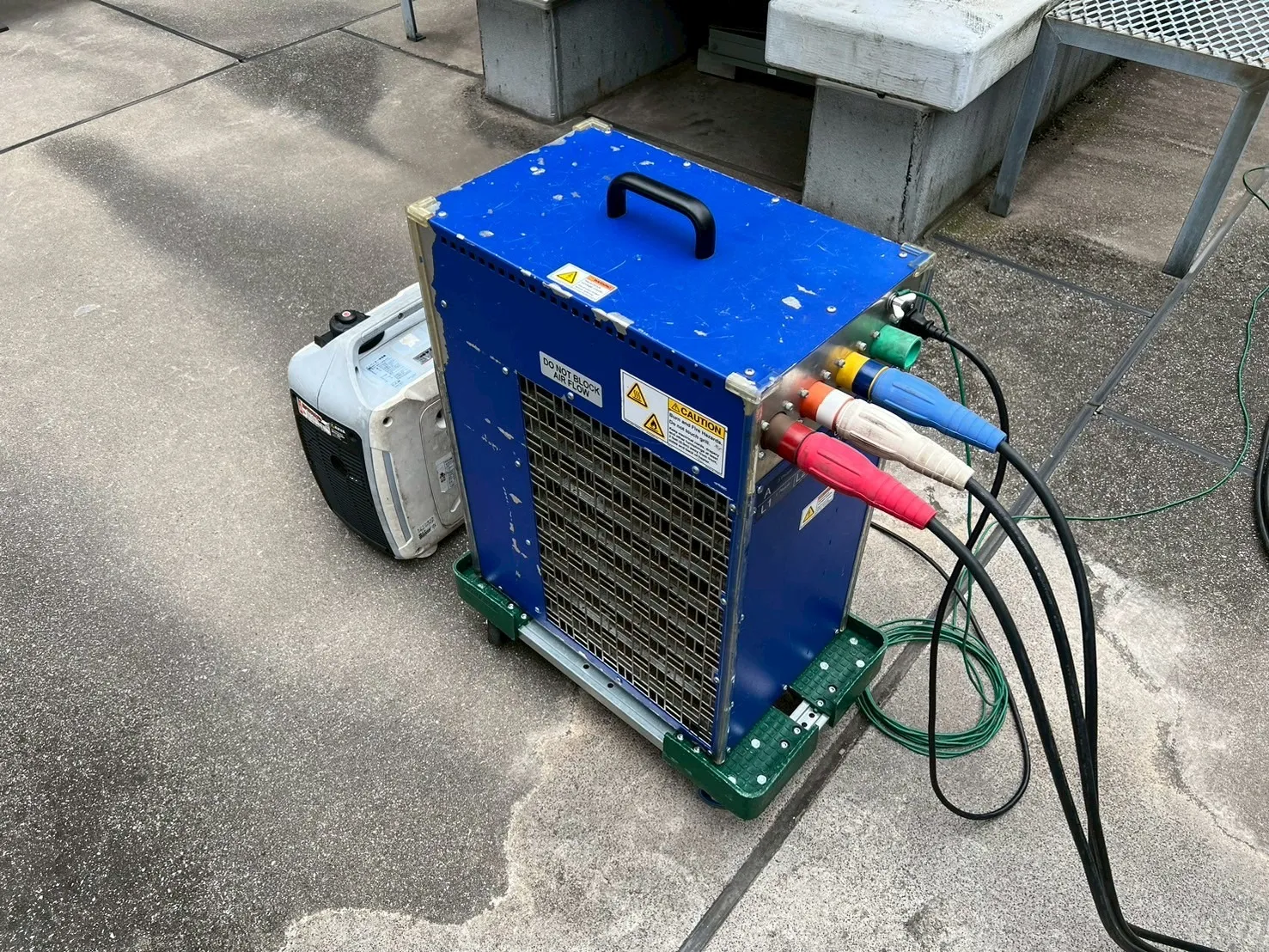 負荷試験で使用する試験機