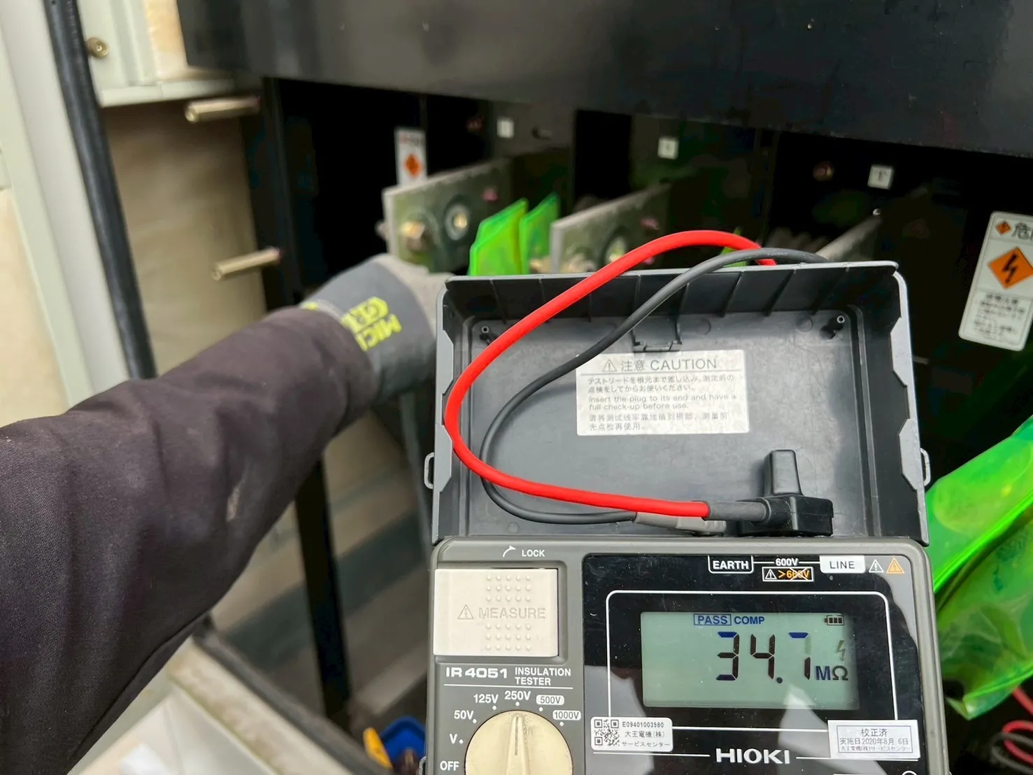 接続した仮設ケーブルの絶縁抵抗を測定