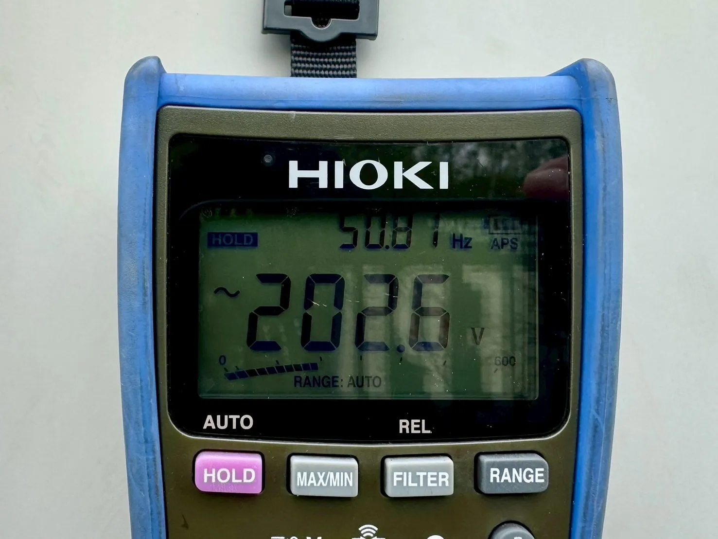 30%負荷をかけている際の電圧値と周波数