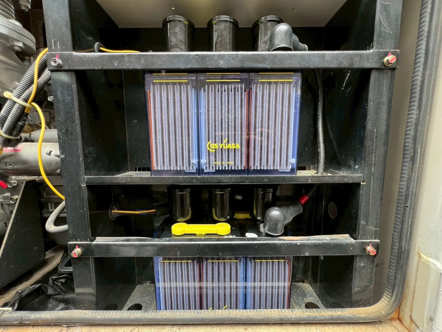 新しい蓄電池の取り付け