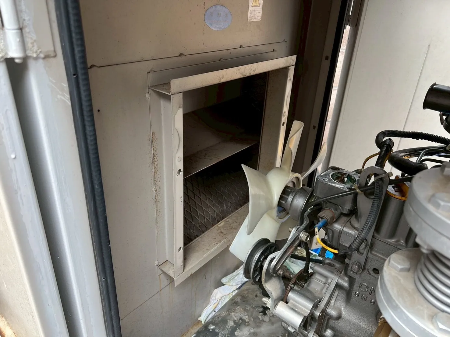 ラジエーターの取り外し