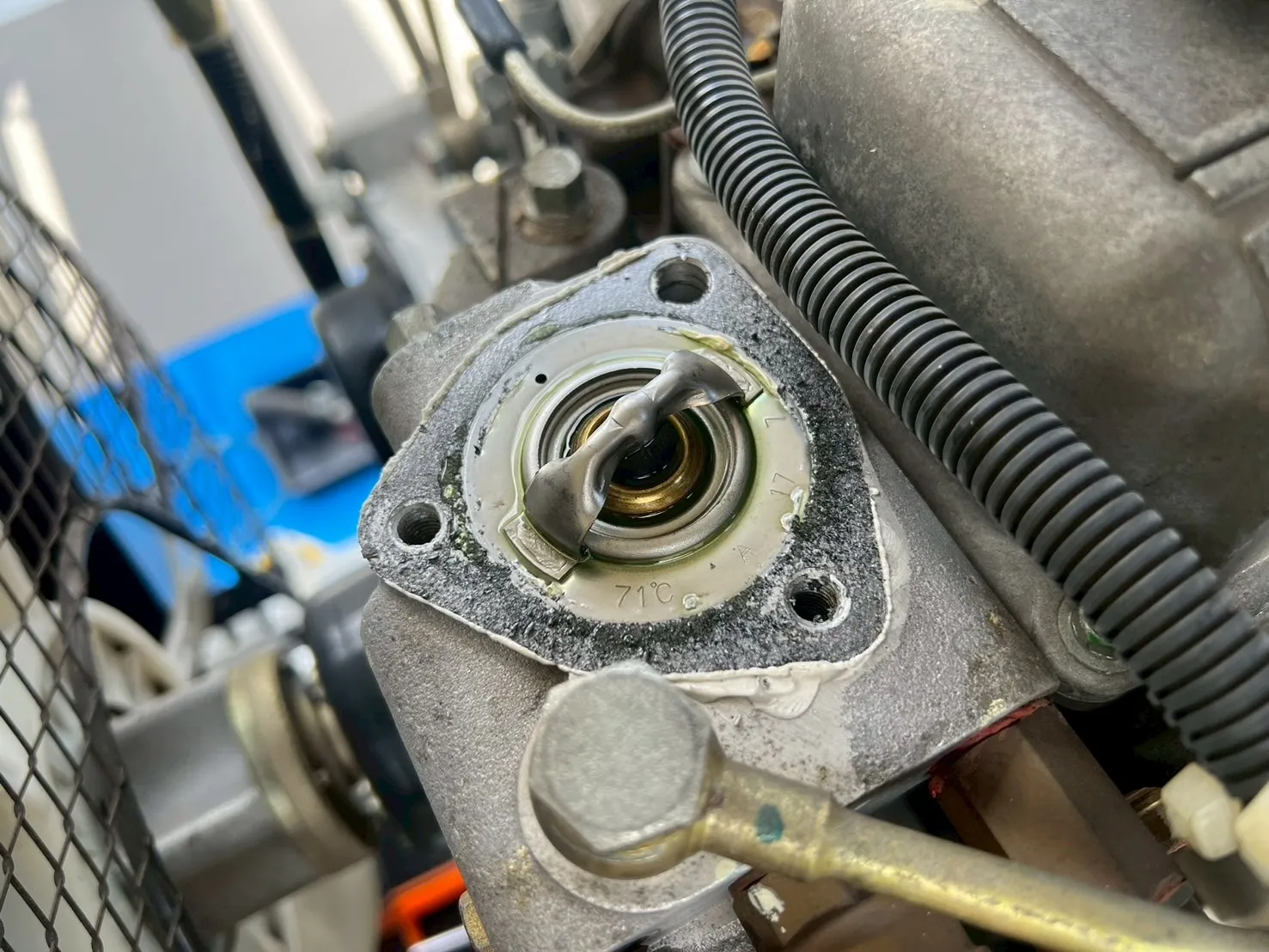 交換前のサーモスタット