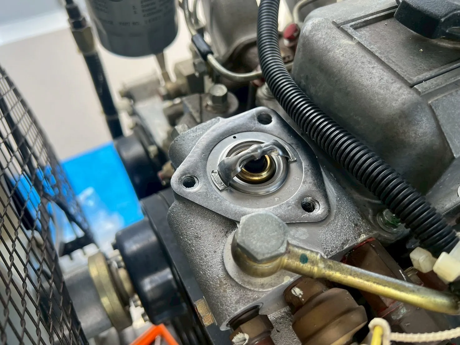 新しく取り付けるサーモスタット