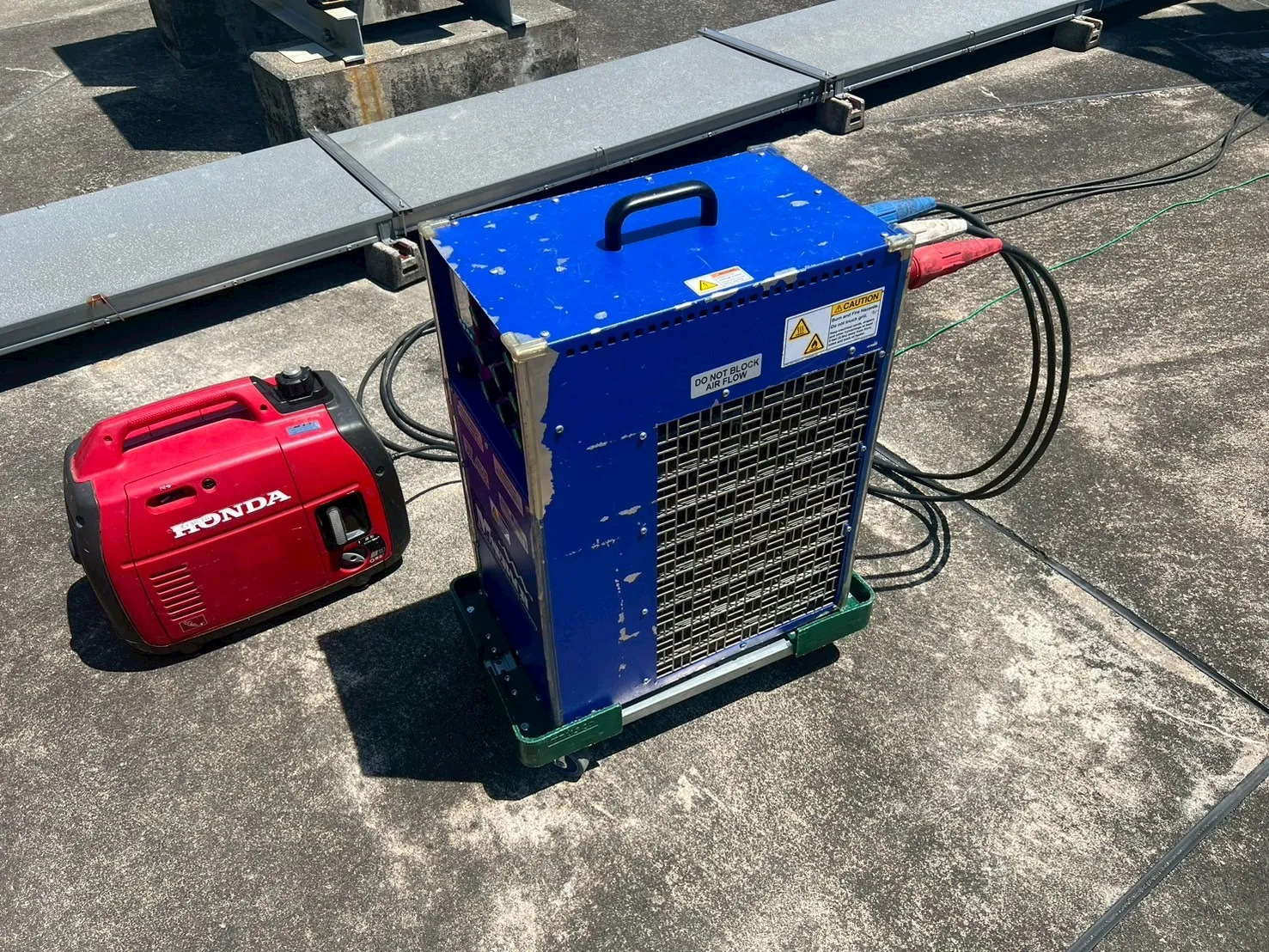 負荷試験で使用する試験機