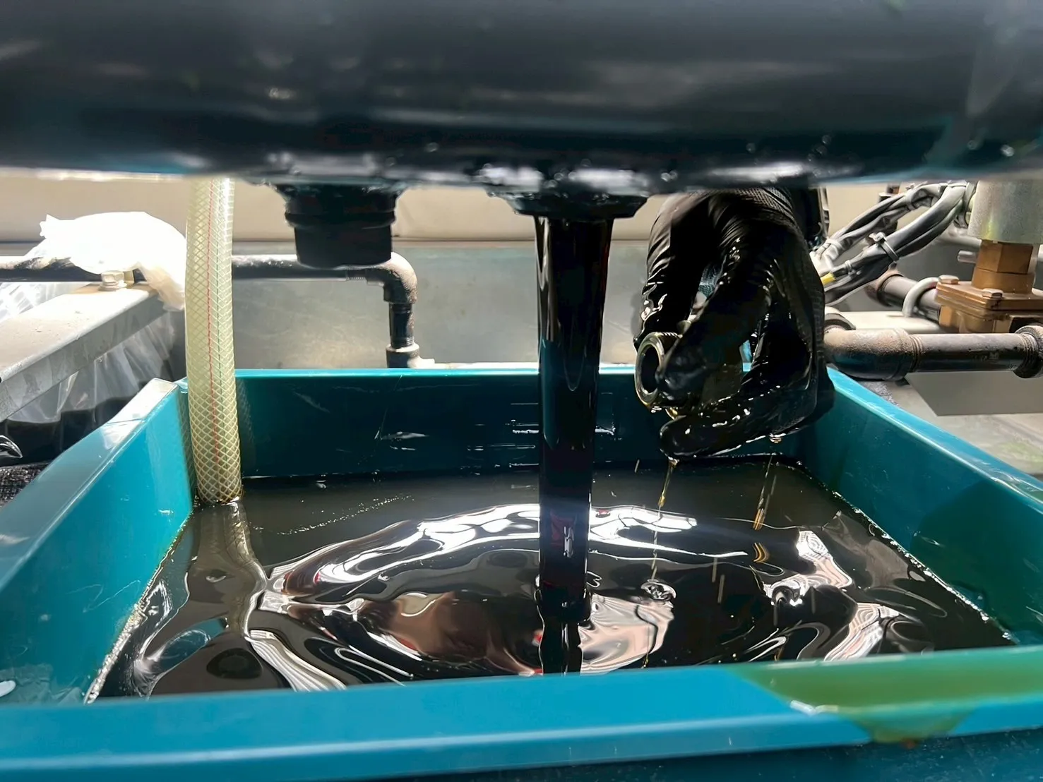 廃油の抜き取り